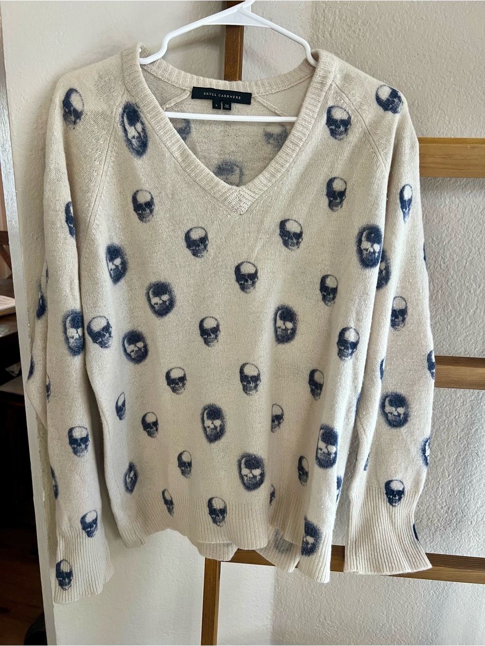Skull Cashmere Beige V-Neck Sweater with Navy Skull Motif